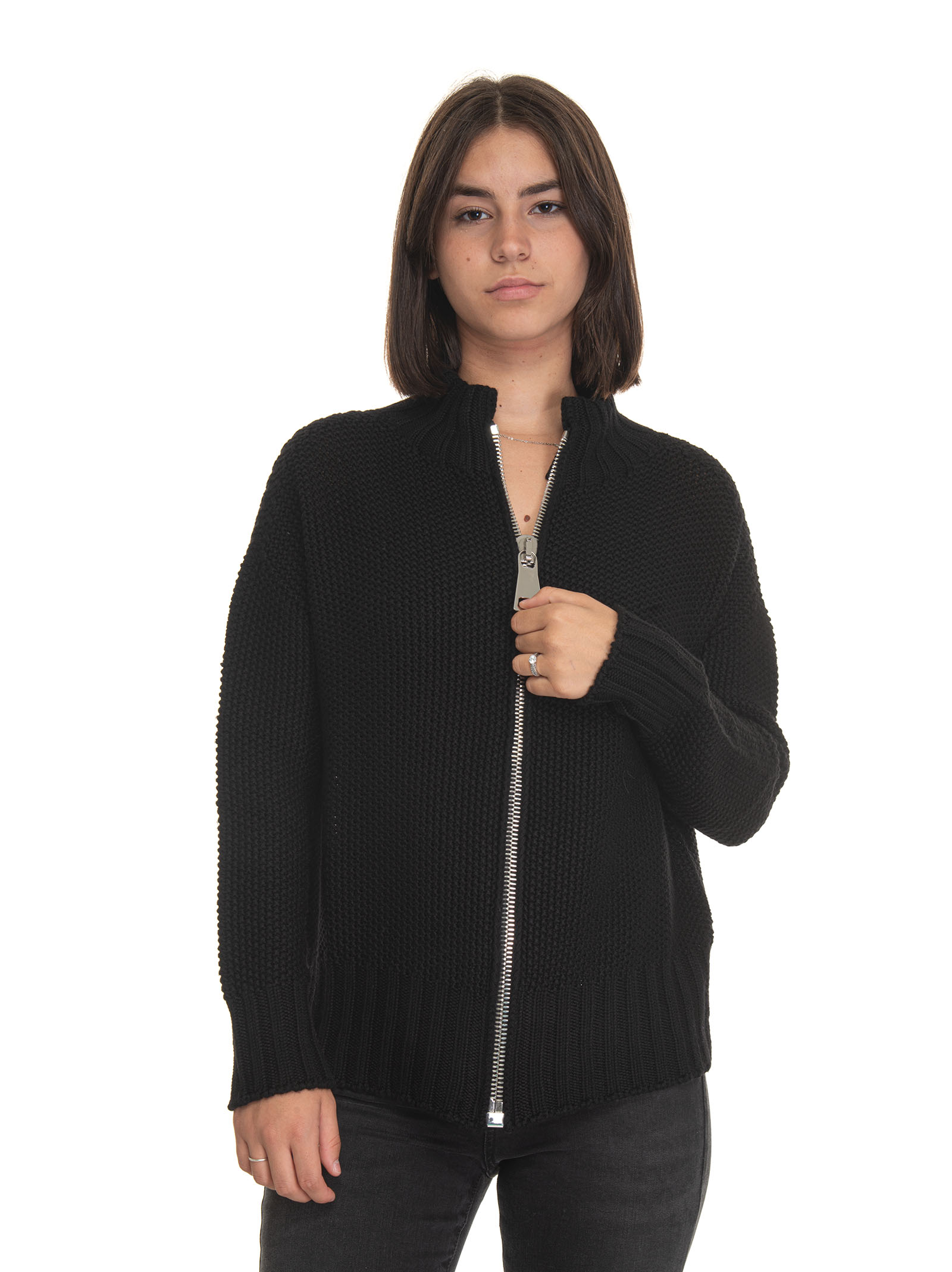 Quality First Short Cardigan In Black