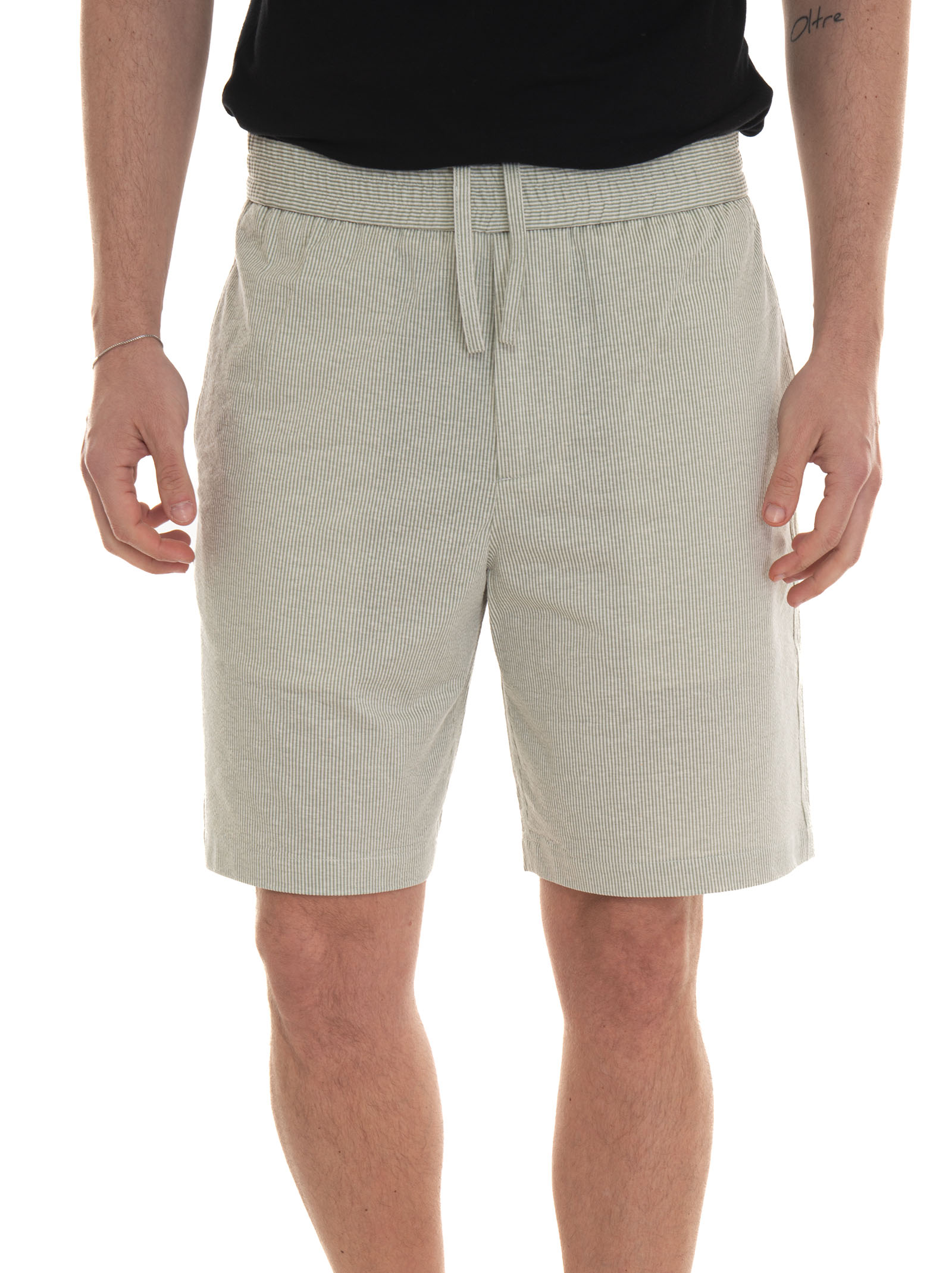 Shop Hindustrie Shorts-seersacher Bermuda Short In Green